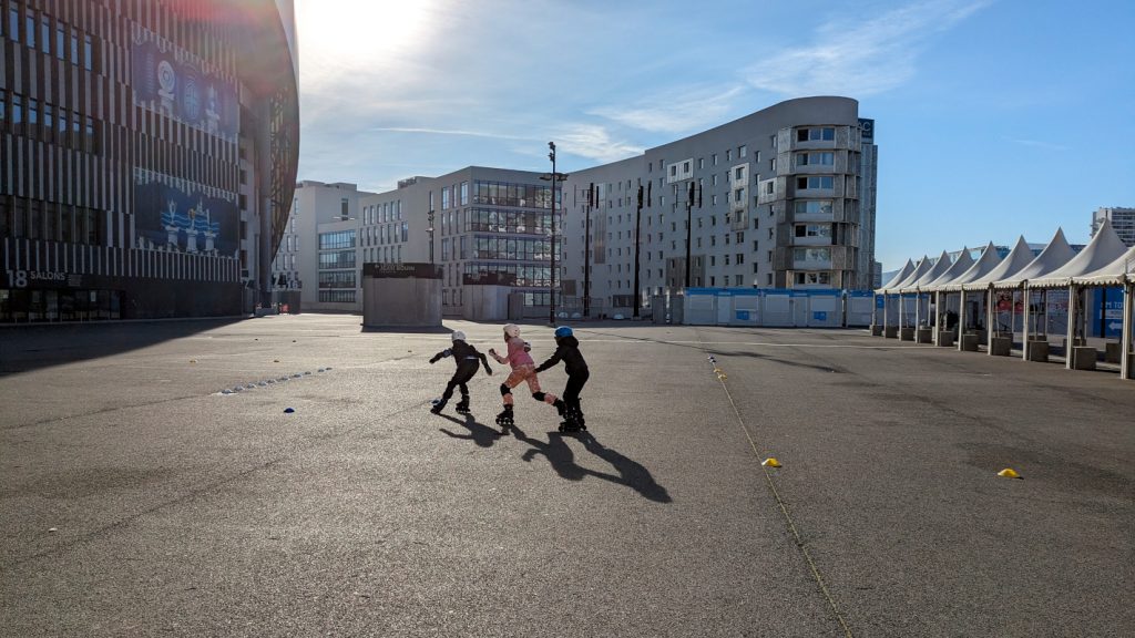 initiations et perfectionnement en roller, le dimanche matin sur le parvis du Stade Vélodrome
